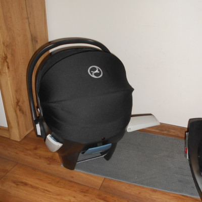 Cybex Aton 5 babahordozó + Aton base2-fix isofix talp