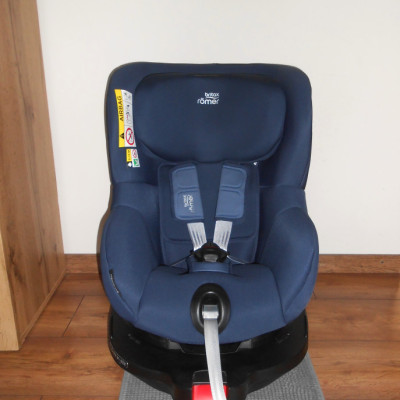 Britax Römer Dualfix M I-size 360°ban forgatható gyerekülés