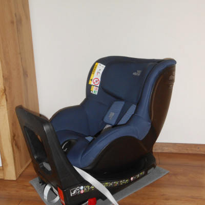 Britax Römer Dualfix M I-size 360°ban forgatható gyerekülés