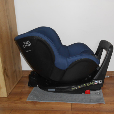 Britax Römer Dualfix M I-size 360°ban forgatható gyerekülés