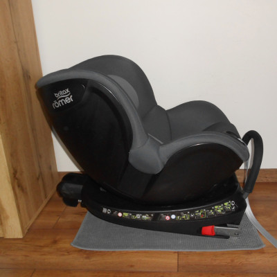 Britax Römer Dualfix 2 R I-size 360°ban forgatható gyerekülés